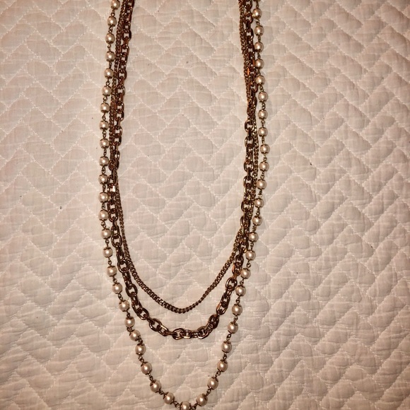 Ann Taylor Jewelry - 💕ANN TAYLOR necklace💕med-long💕clasp at neck